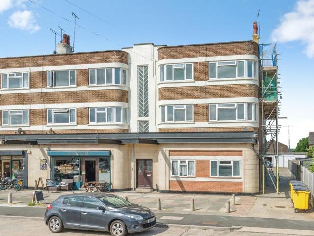 Flat for sale in Alton Barnes, Essex