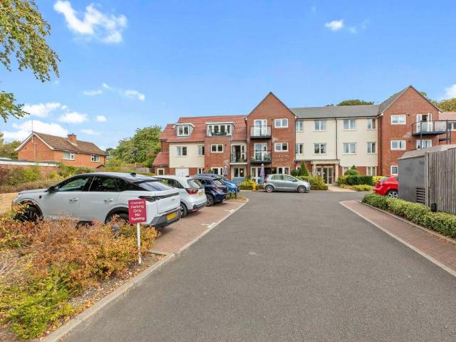 Flat for sale in Princes Risborough, Buckinghamshire