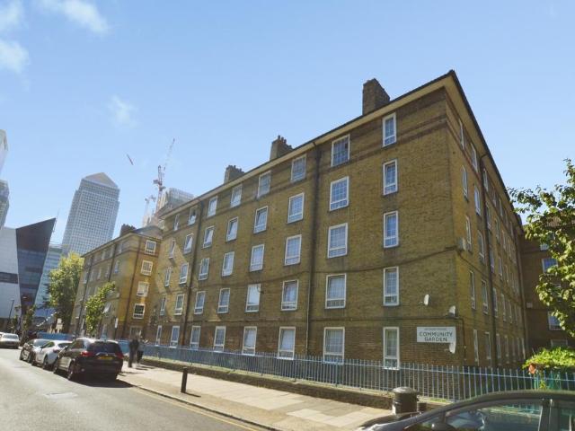 Flat for sale in Poplar Grove, Greater London