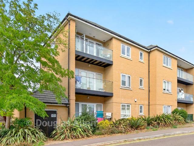 Flat for sale in London Borough of Barking and Dagenham, Greater London