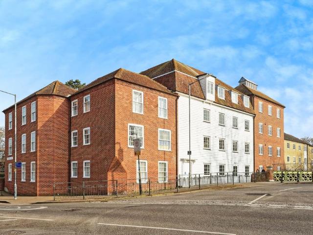 Flat for sale in The King's Mile, The Bridge
