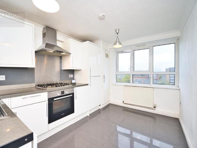Flat for sale in Old Ford, Bow