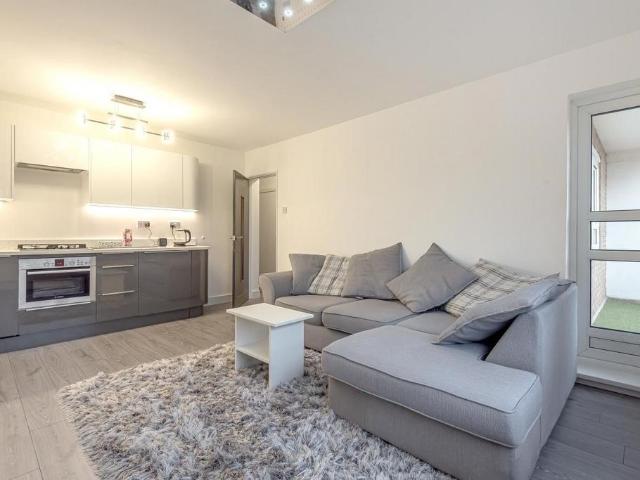 Flat for sale in Fulham, Walham Green