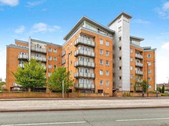 Flat for sale in Slough
