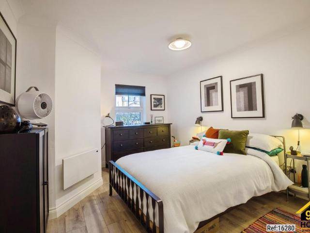 Flat for sale in Peckham, Greater London