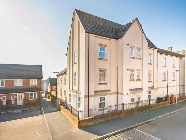 Flat for sale in Vastern, Wiltshire