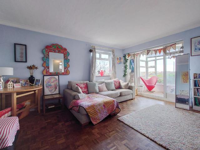Flat for sale in Seaford, Iford