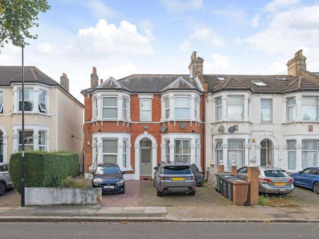 Flat for sale in London Borough of Lewisham, Greater London