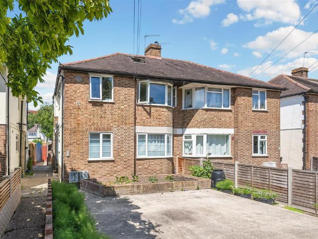 Flat for sale in London Borough of Merton, Collier's Wood