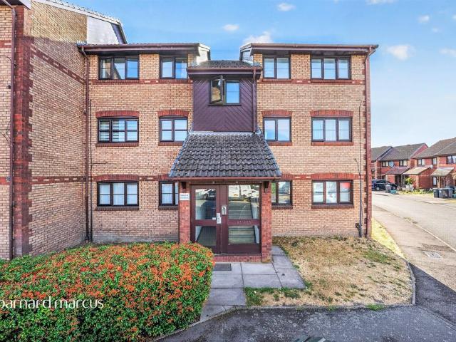Flat for sale in London Borough of Merton, Mitcham