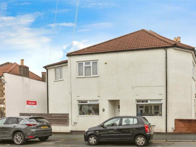 Flat for sale in Feckenham, City Of Bristol