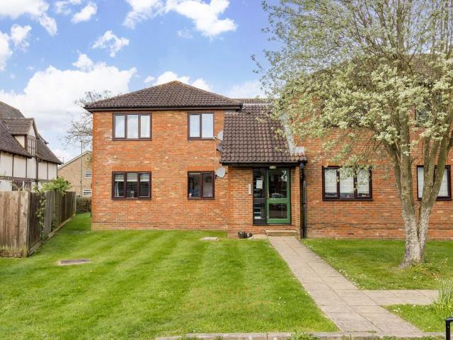 Flat for sale in Burstow, Hillview