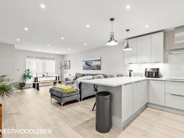 Flat for sale in Kings Hill, Colliers End