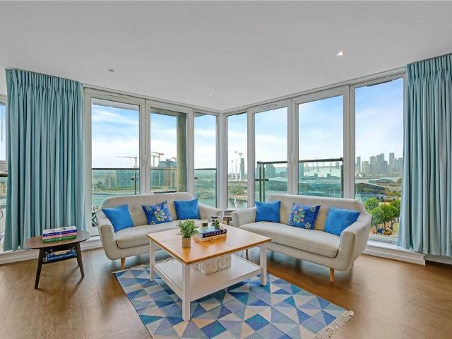 Flat for sale in Custom House, Greater London