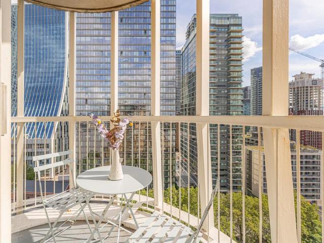 Flat for sale in Canary Wharf, Greater London