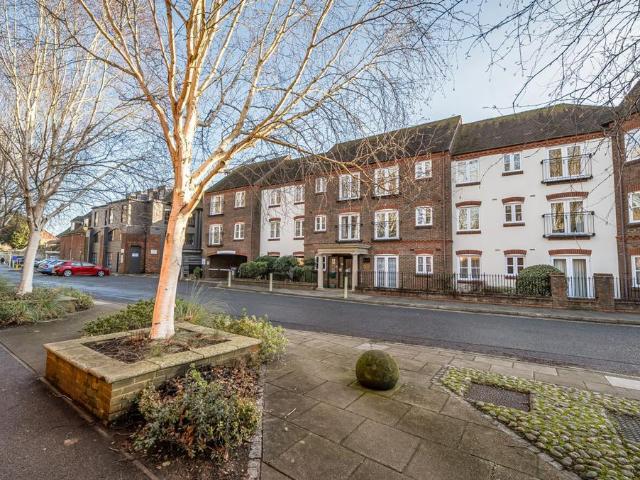 Flat for sale in Chichester, Littlecote