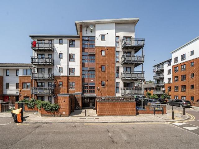 Flat for sale in London Borough of Lewisham, Greater London
