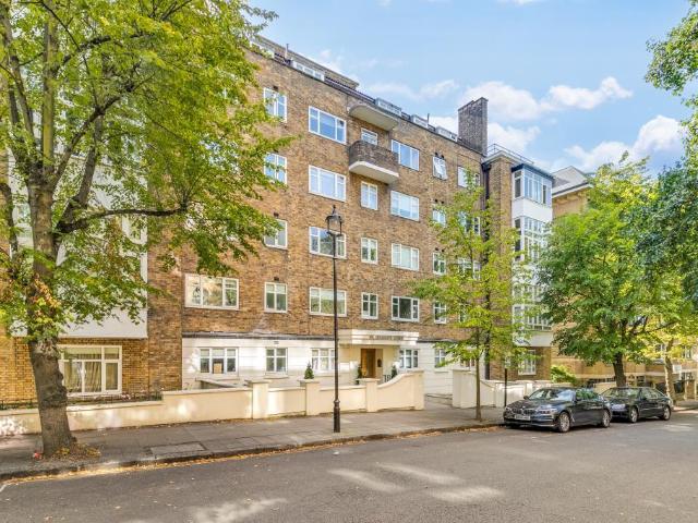 Flat for sale in St. John's Wood, Greater London