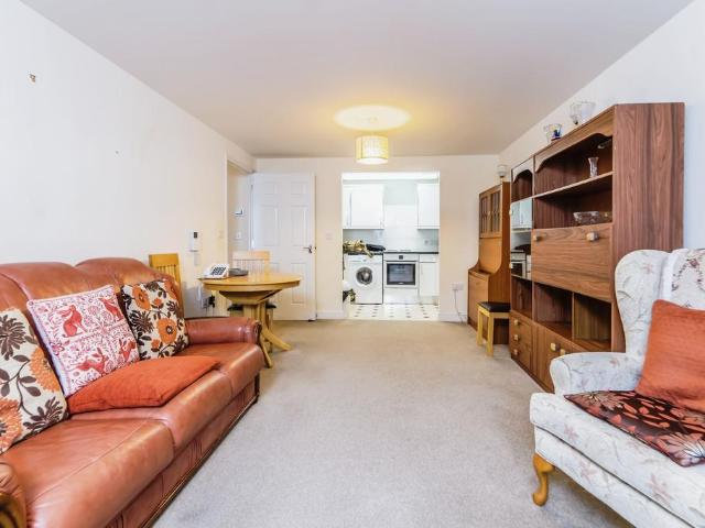 Flat for sale in Hillview, Surrey