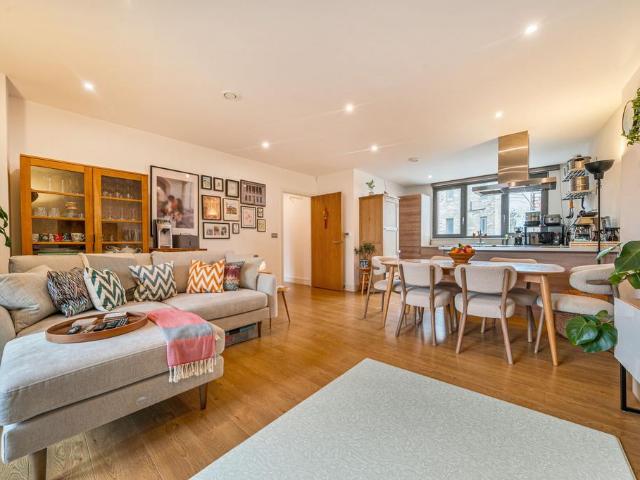 Flat for sale in Bermondsey, Greater London