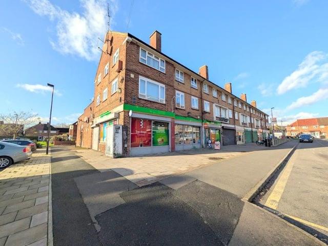 Flat for sale in London Borough of Hounslow, Feltham