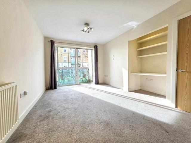 Flat for sale in Pachesham Park, Surrey