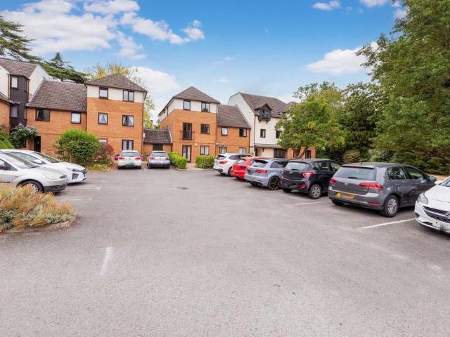 Flat for sale in St Marks, Maidenhead