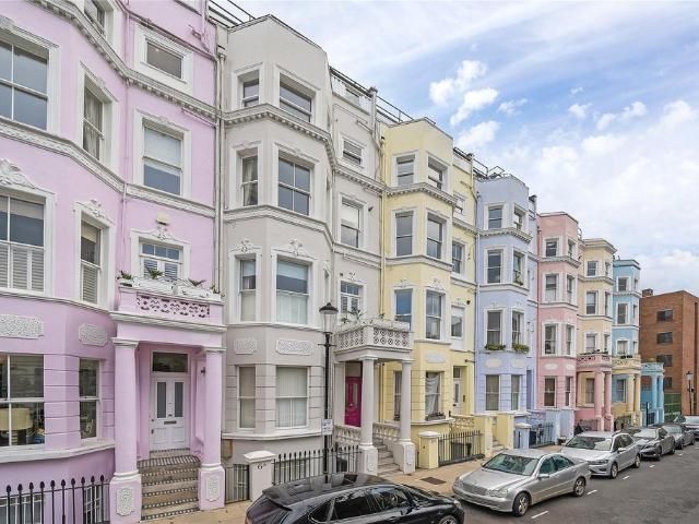 Flat for sale in Notting Hill, Greater London
