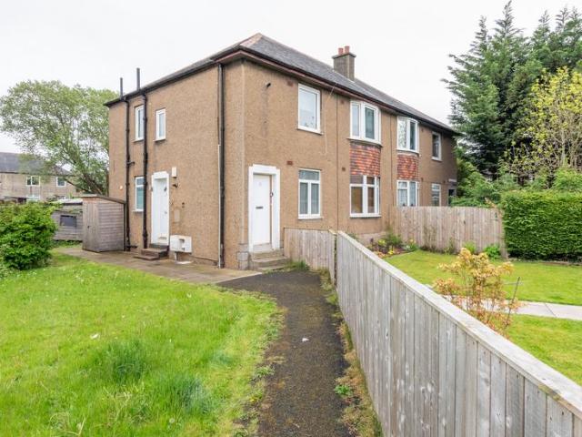 Flat for sale in Pilton, Scotland