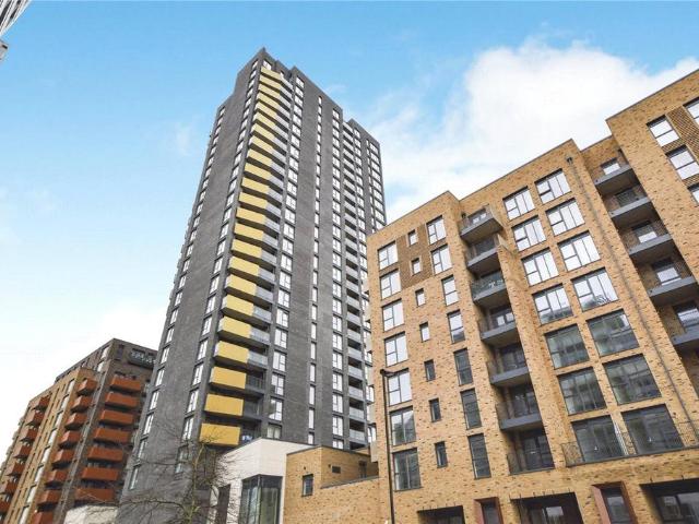 Flat for sale in London Borough of Hounslow, Greater London