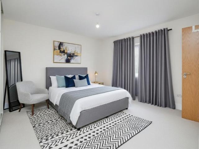 Flat for sale in Hackbridge, Greater London