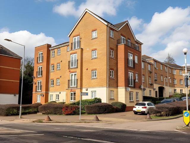 Flat for sale in West Thurrock, Purfleet