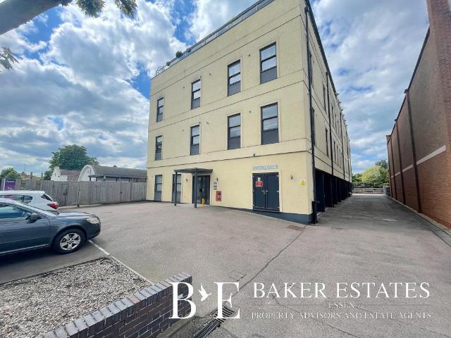 Flat for sale in Chipping Hill, Essex