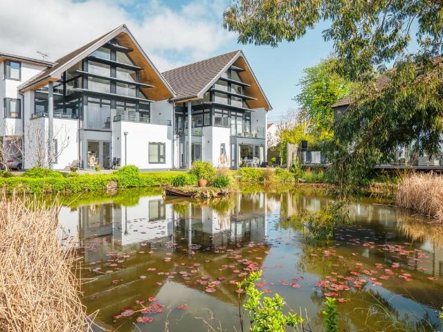 Flat for sale in Barling, Isle Of Man