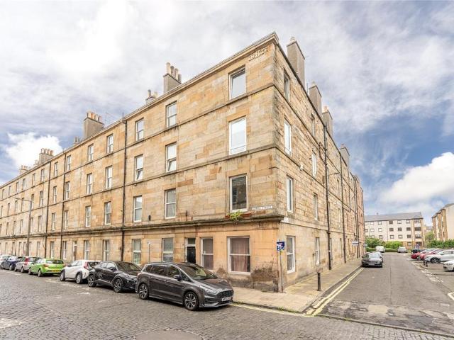 Flat for sale in Lorne, Leith
