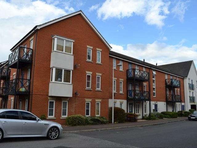 Flat for sale in Little Heath, Greater London