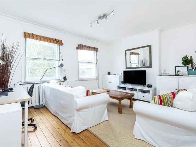 Flat for sale in Fulham, Greater London