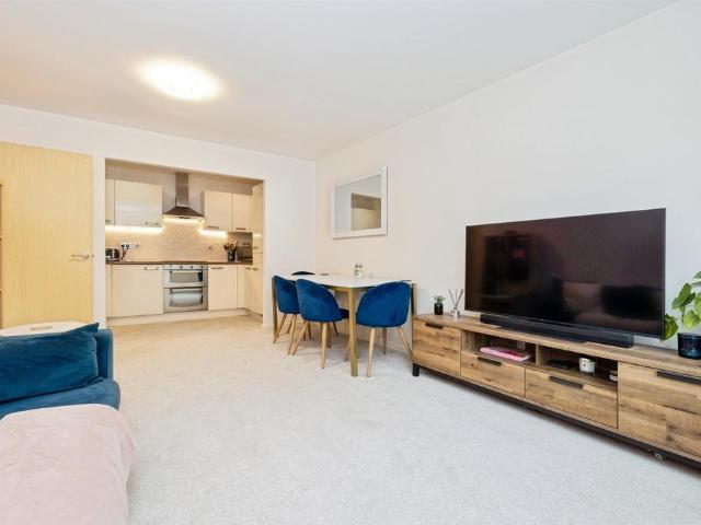 Flat for sale in North Watford, Watford