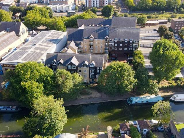 Flat for sale in Kings Hill, Colliers End