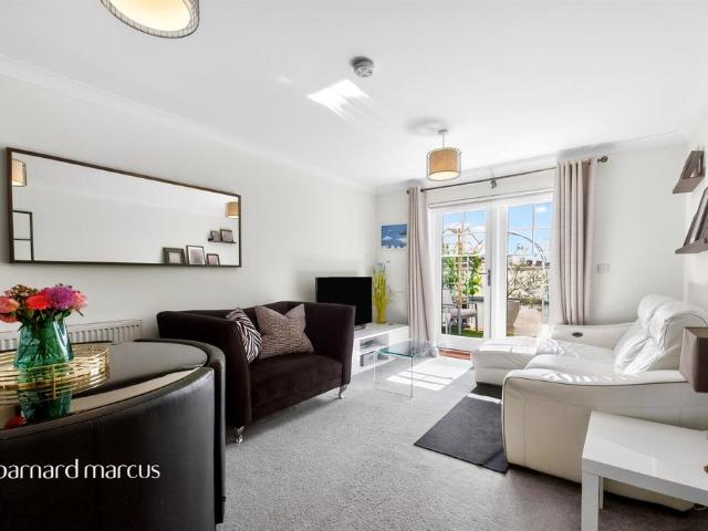 Flat for sale in West Ewell, Ewell