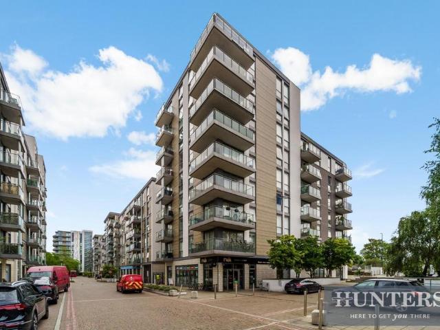 Flat for sale in London Borough of Hounslow, Greater London