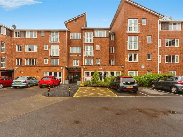 Flat for sale in Hazel Grove, Greater Manchester