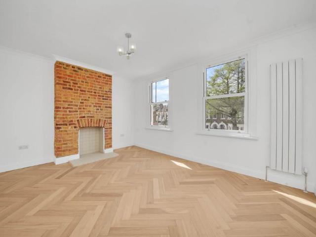 Flat for sale in Leytonstone, Greater London