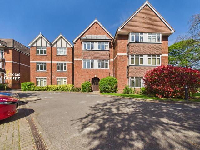 Flat for sale in Wake Green, West Midlands
