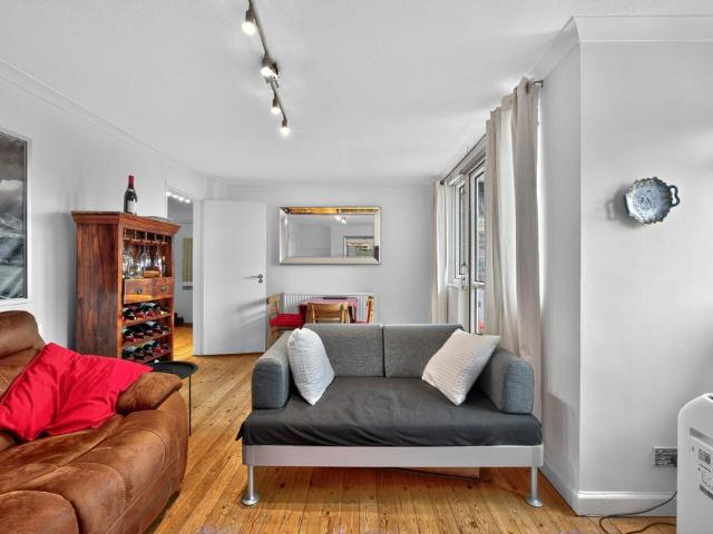 Flat for sale in Mortlake, Greater London