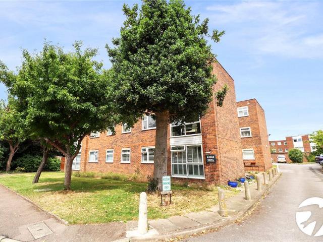 Flat for sale in Lessness Heath, Greater London