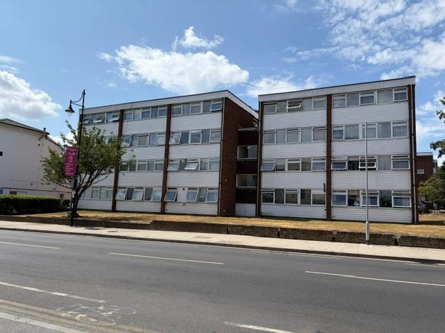 Flat for sale in South Woodford, Greater London