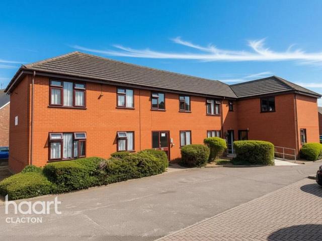 Flat for sale in Dale Hill, Essex