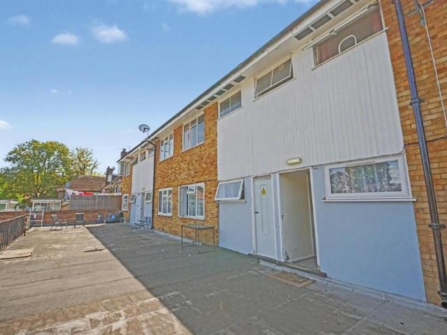 Flat for sale in West Ewell, Ewell