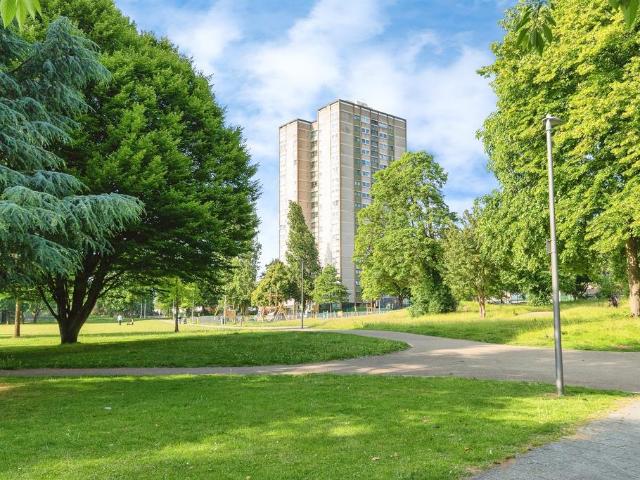 Flat for sale in Bedwell, Shephall